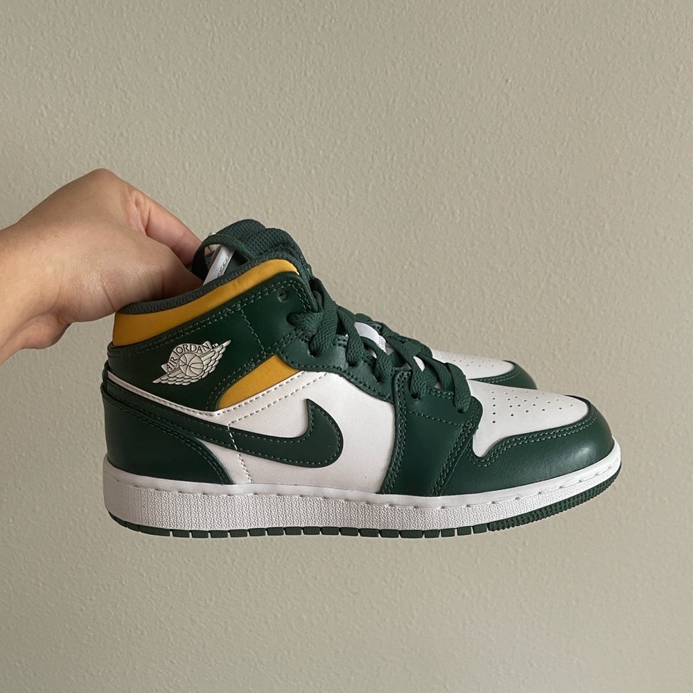 Nike Jordan 1 Mid Sonics Size 4.5 Youth